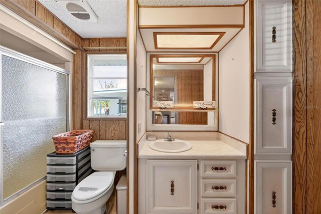 1018 SOUTHLAND DRIVE, Tavares, FL 32778