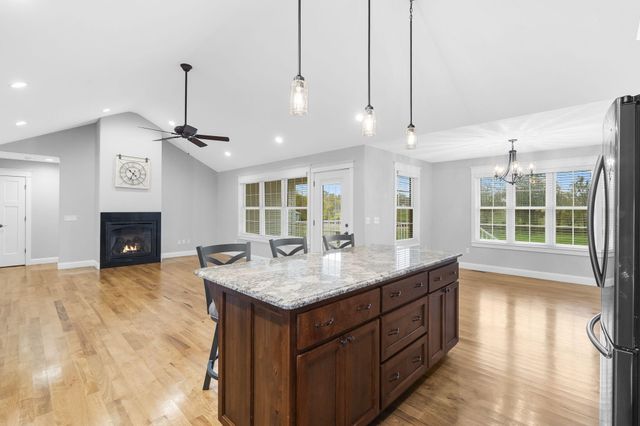 1101 Highland Drive, Aurora, MO 65605