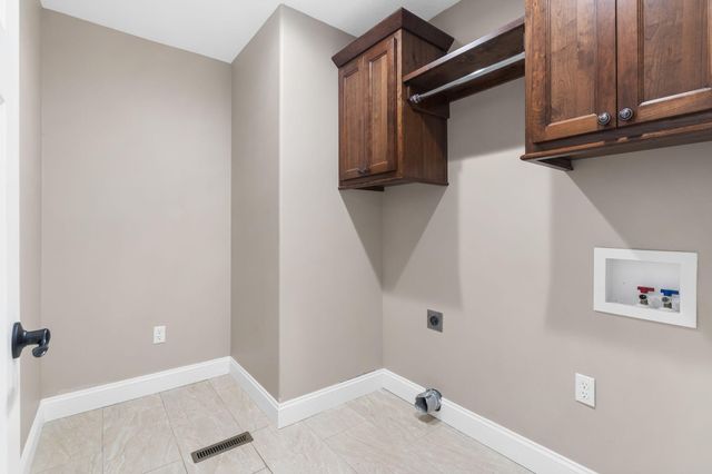 1101 Highland Drive, Aurora, MO 65605