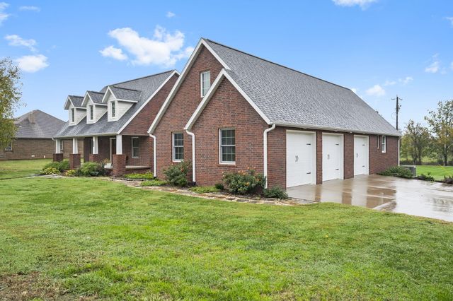 1101 Highland Drive, Aurora, MO 65605