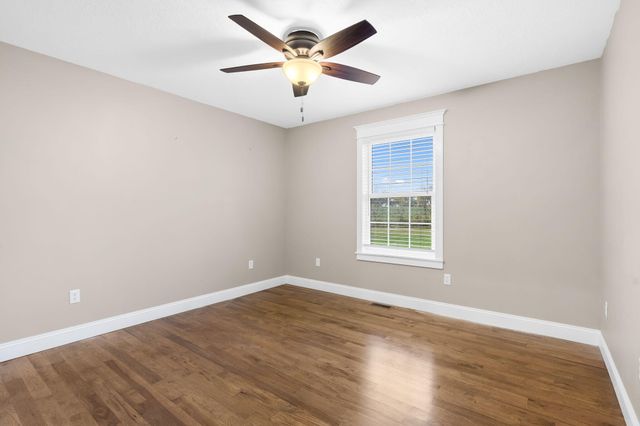 1101 Highland Drive, Aurora, MO 65605