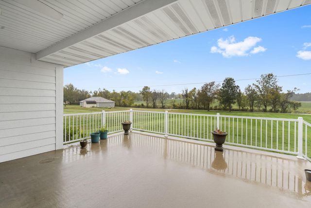 1101 Highland Drive, Aurora, MO 65605