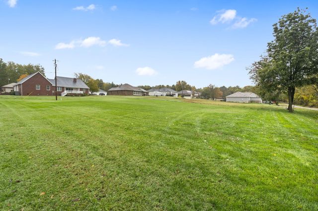 1101 Highland Drive, Aurora, MO 65605