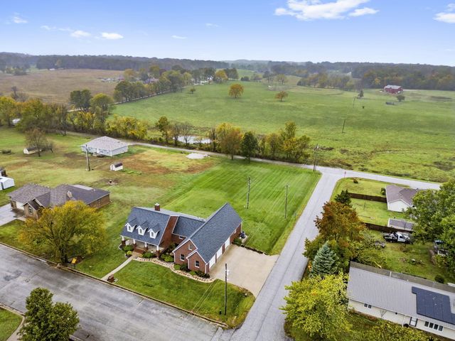 1101 Highland Drive, Aurora, MO 65605