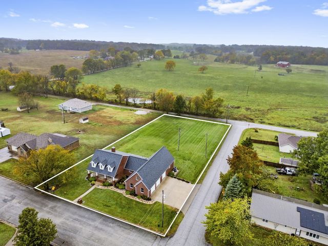 1101 Highland Drive, Aurora, MO 65605