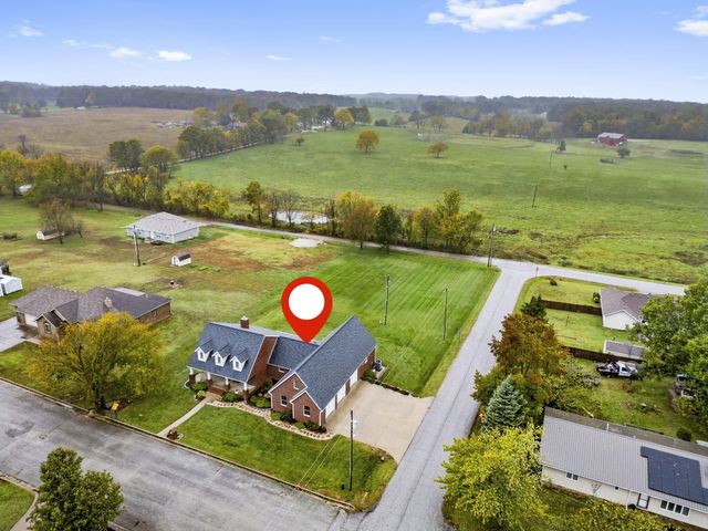 1101 Highland Drive, Aurora, MO 65605