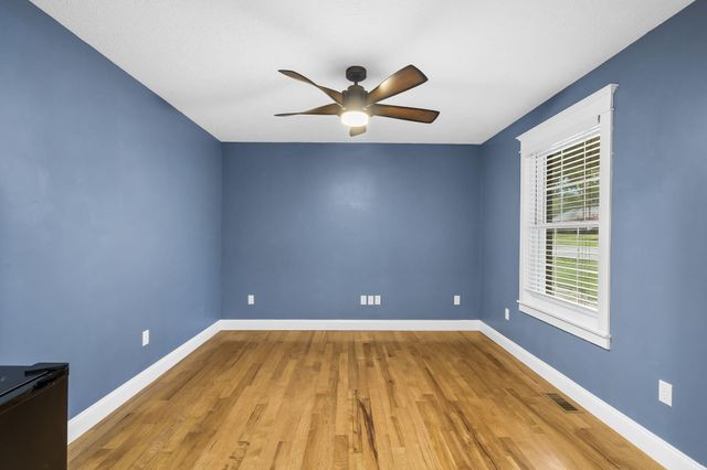 1101 Highland Drive, Aurora, MO 65605