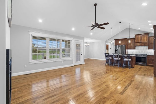 1101 Highland Drive, Aurora, MO 65605