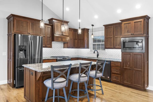 1101 Highland Drive, Aurora, MO 65605