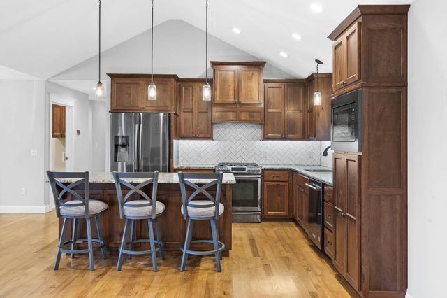 1101 Highland Drive, Aurora, MO 65605