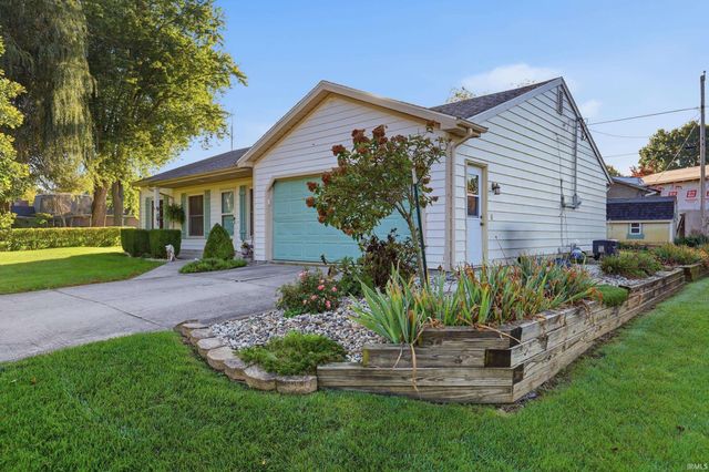 11148 Shoreline Drive, Leo, IN 46765