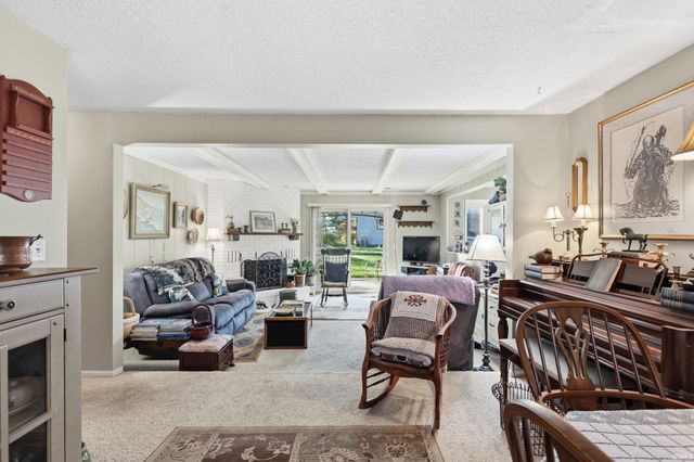 11148 Shoreline Drive, Leo, IN 46765