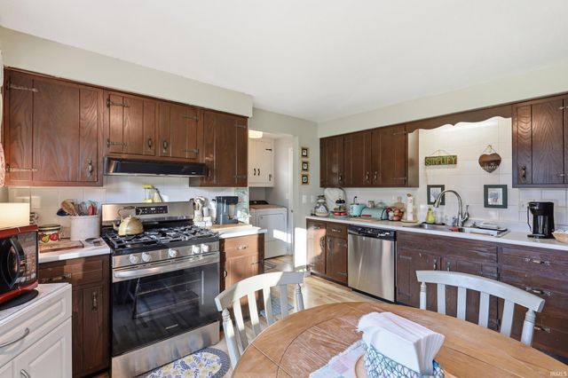 11148 Shoreline Drive, Leo, IN 46765