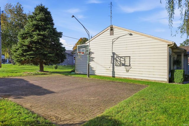 11148 Shoreline Drive, Leo, IN 46765