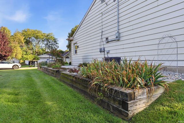 11148 Shoreline Drive, Leo, IN 46765