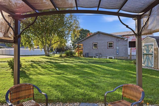 11148 Shoreline Drive, Leo, IN 46765