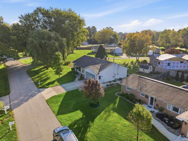 11148 Shoreline Drive, Leo, IN 46765