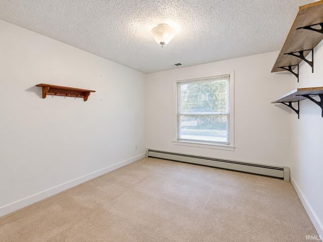 11148 Shoreline Drive, Leo, IN 46765