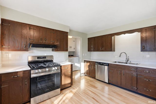 11148 Shoreline Drive, Leo, IN 46765