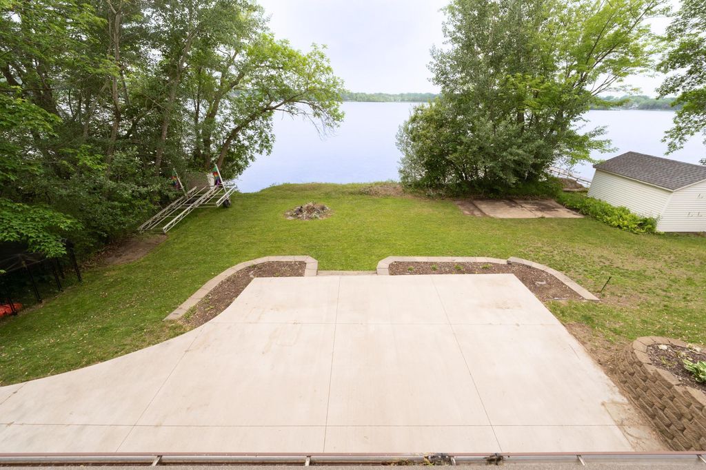 31512 London Drive NE, Cambridge, MN 55008