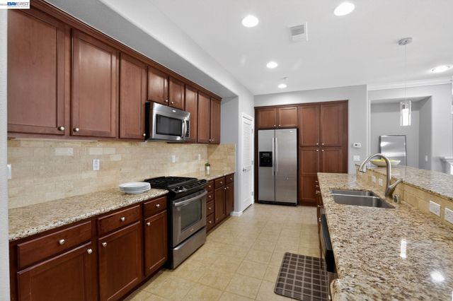 4763 Perugia St, Dublin, CA 94568