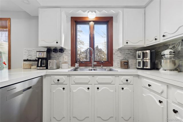 3172 Indianview Drive N, Waterford Charter Township, MI 48329