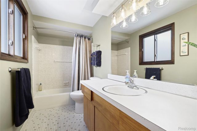 3172 Indianview Drive N, Waterford Charter Township, MI 48329