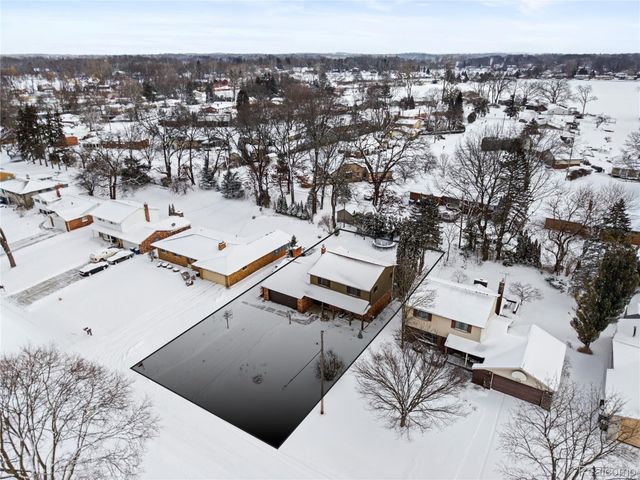 3172 Indianview Drive N, Waterford Charter Township, MI 48329