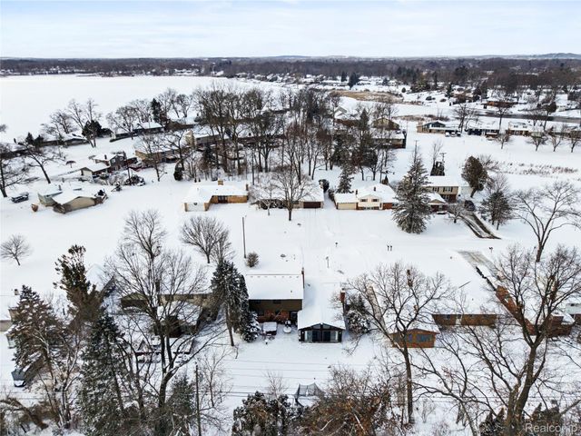 3172 Indianview Drive N, Waterford Charter Township, MI 48329