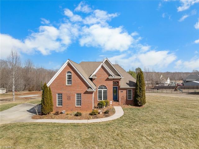 3870 Hangar Run, Sophia, NC 27350