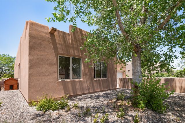 10 Bajada Place, Santa Fe, NM 87508