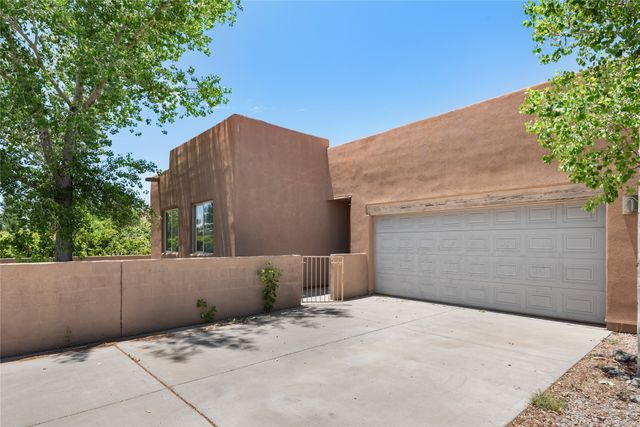 10 Bajada Place, Santa Fe, NM 87508