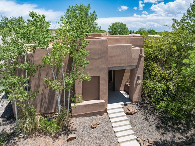 10 Bajada Place, Santa Fe, NM 87508