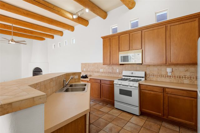 10 Bajada Place, Santa Fe, NM 87508