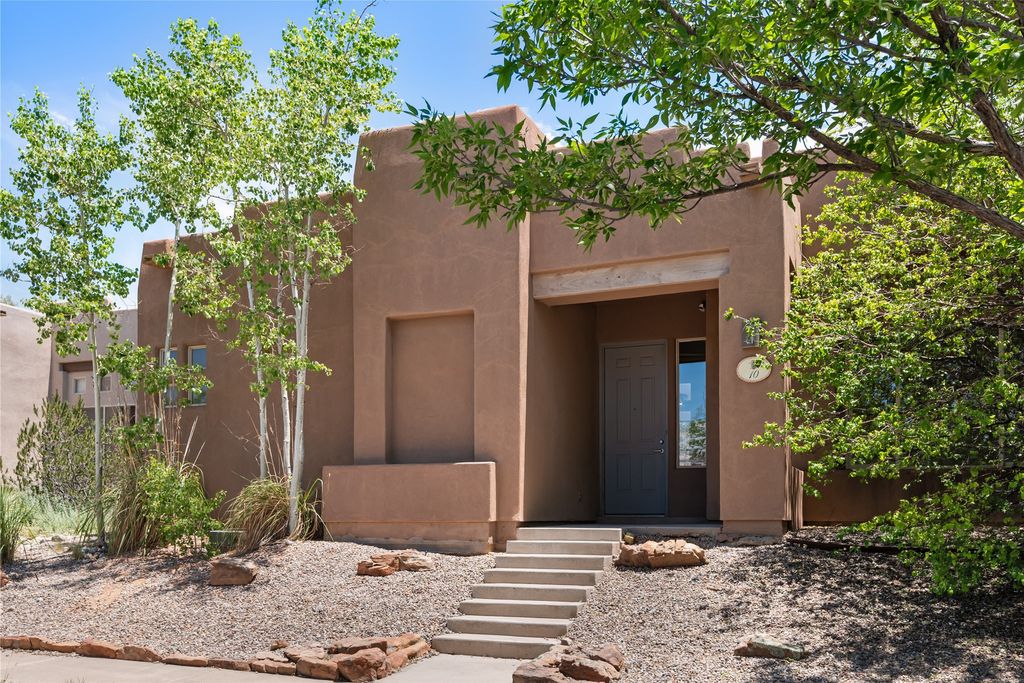 10 Bajada Place, Santa Fe, NM 87508