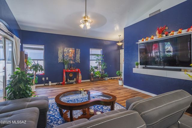 6489 W Wenden Way, Tucson, AZ 85743