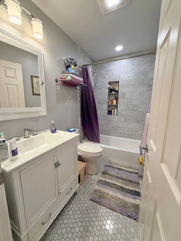 1083 Beacon St 3, Brookline, MA 02446
