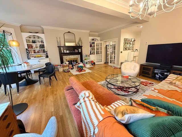 1083 Beacon St 3, Brookline, MA 02446