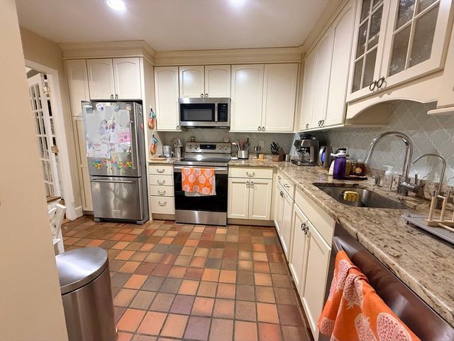 1083 Beacon St 3, Brookline, MA 02446