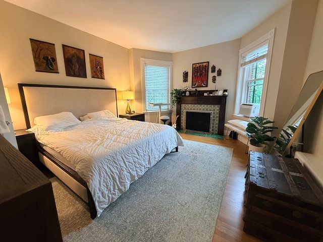 1083 Beacon St 3, Brookline, MA 02446