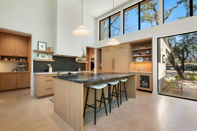 4 Westgate CIR, Austin, TX 78746