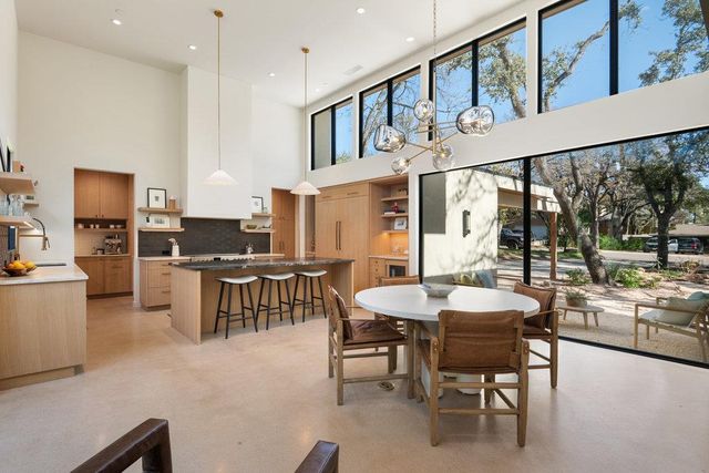 4 Westgate CIR, Austin, TX 78746