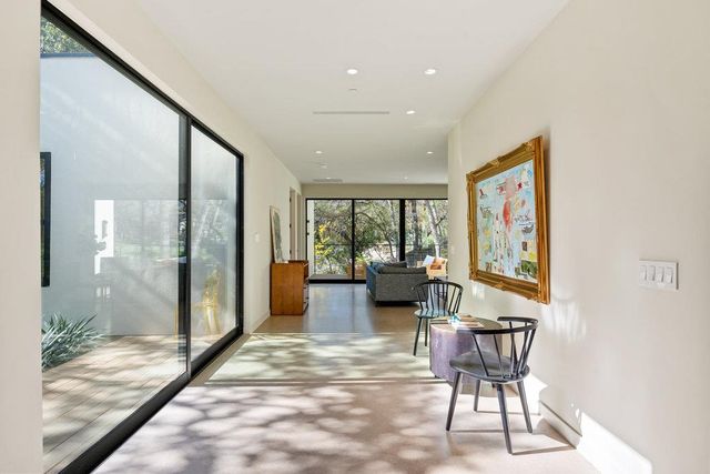 4 Westgate CIR, Austin, TX 78746