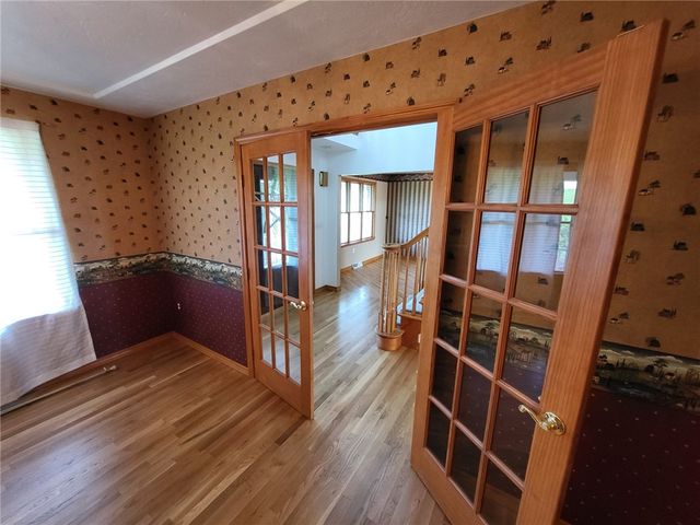 56 Lanik Rd, Bentleyville, PA 15314