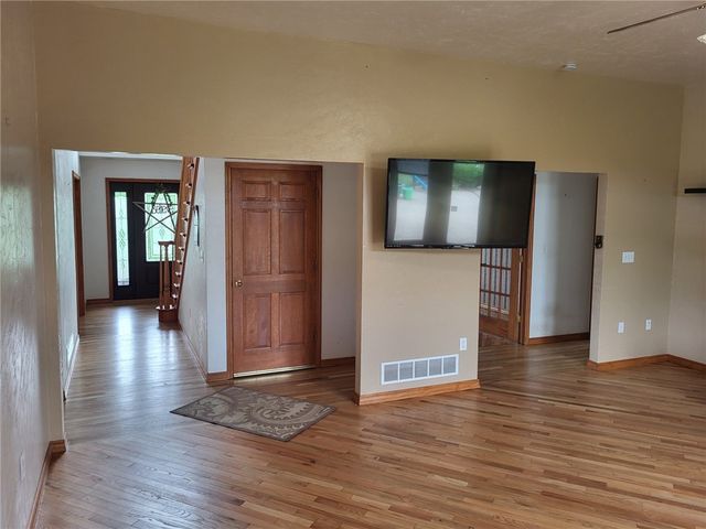 56 Lanik Rd, Bentleyville, PA 15314