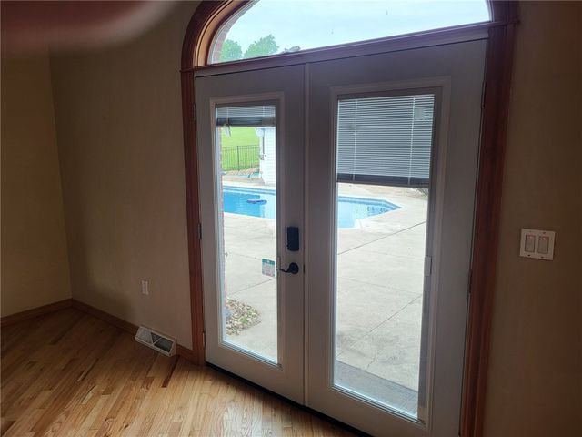 56 Lanik Rd, Bentleyville, PA 15314