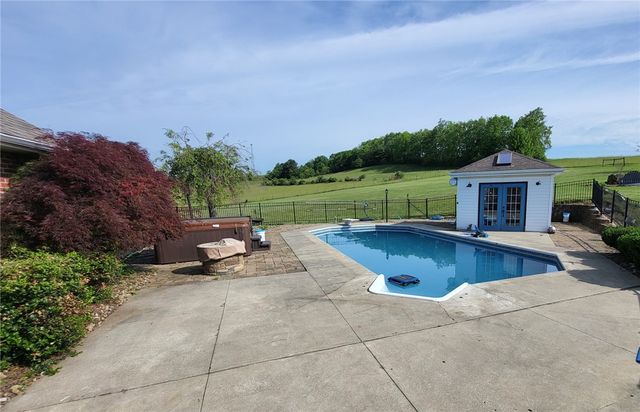 56 Lanik Rd, Bentleyville, PA 15314