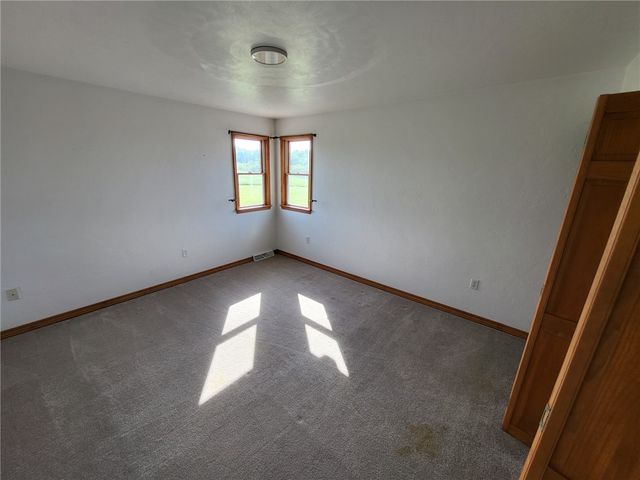 56 Lanik Rd, Bentleyville, PA 15314