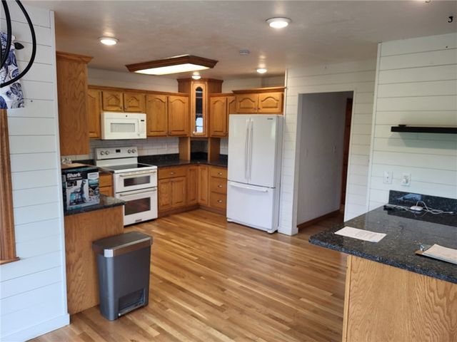 56 Lanik Rd, Bentleyville, PA 15314