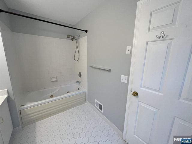 2417 Stanhope Court, Mahwah, NJ 07430